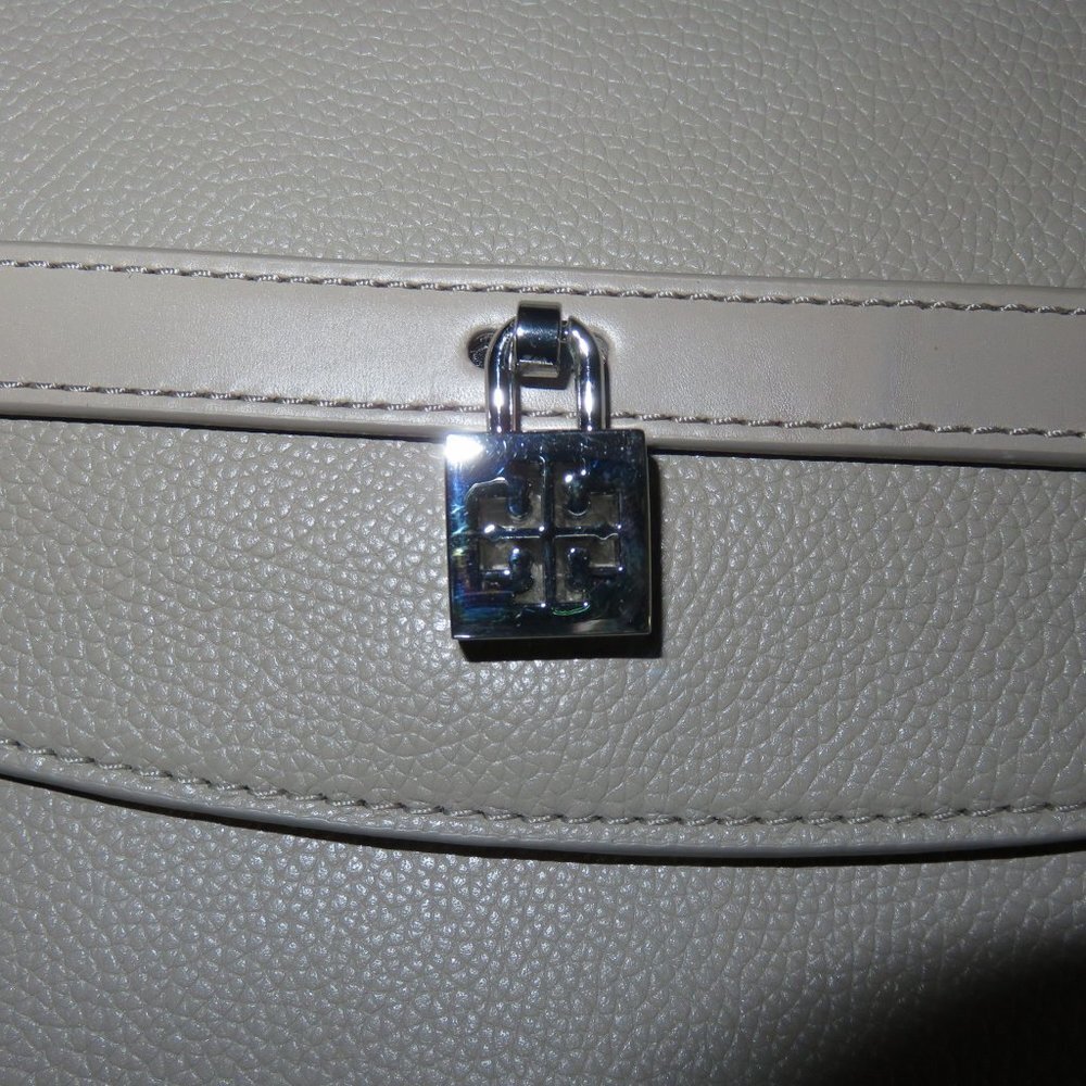 Tory Burch Pebbled Leather Saddle Crossbody Bag French Gray w/ Lock NWT $495 - Picture 4 of 10